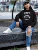 Hoodie à design frontal - Rave More - Sleep Less