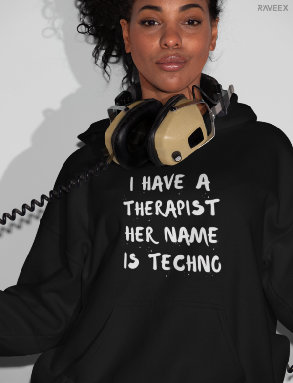 Hoodie à design frontal - I have a therapist her name is techno - Image 2