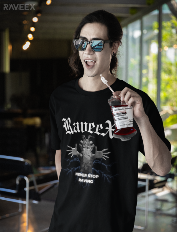 T-shirts à design frontal - Never stop raving - Image 2