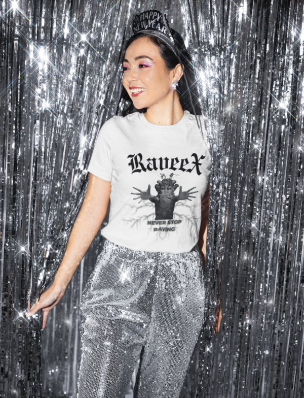 T-shirts à design frontal - Never stop raving - Image 5